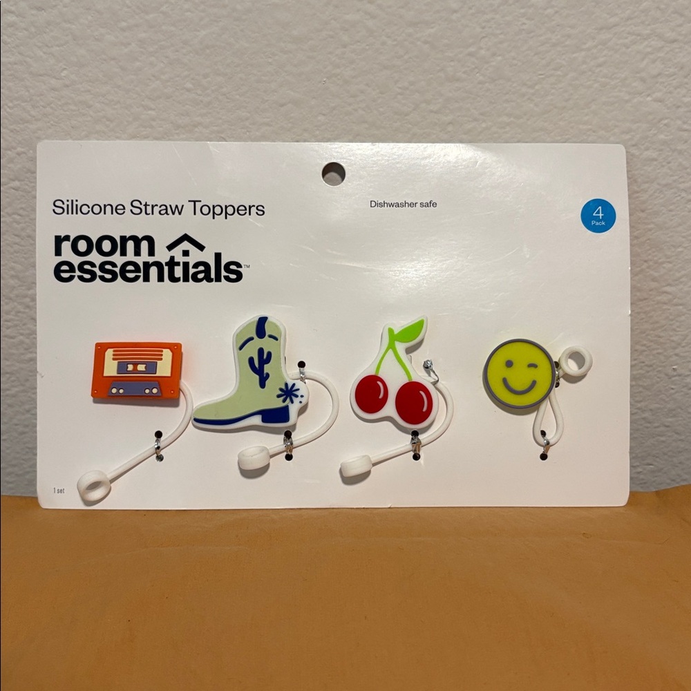 New Room Essentials Silicone Straw Toppers 4 Pack Set